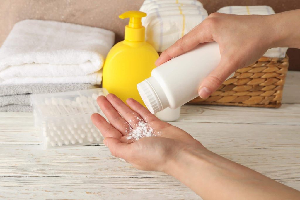 Photo of talcum powder being shaken out of a bottle into an outstretched hand. Many people used talcum powder for daily hygiene without knowing that it may have a risk of causing cancer.