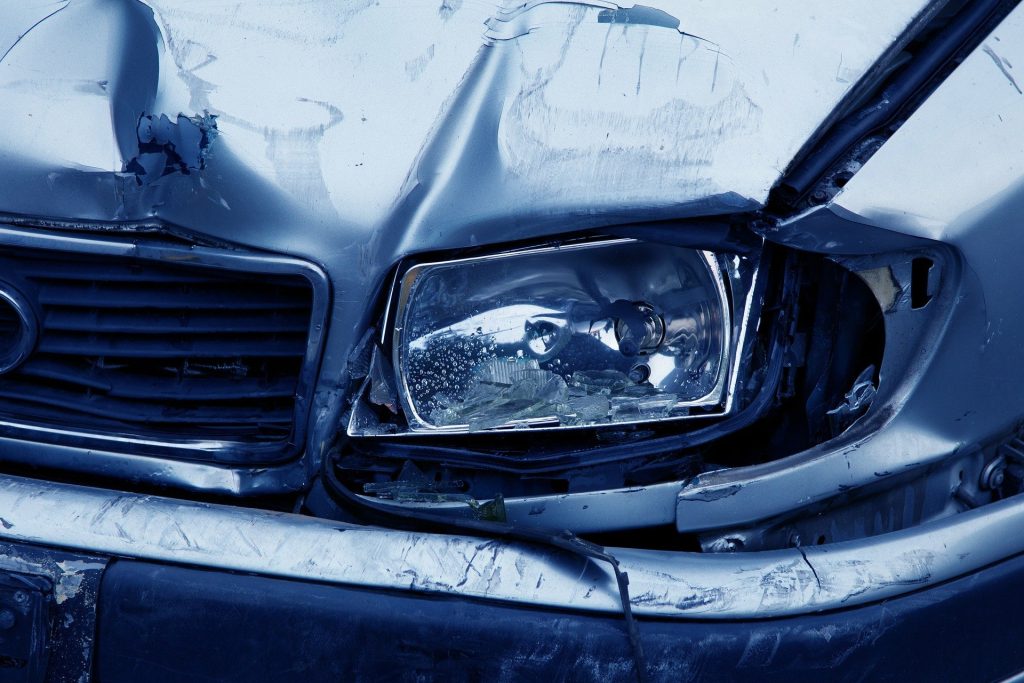 wrecked-car-with-broken-headlamp